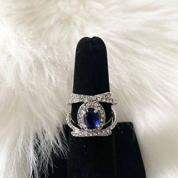 Silver and Blue Stone Ladies Cocktail Ring 7 - Picture 9 of 9